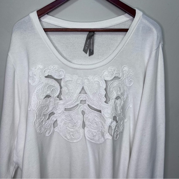 Pennington’s White Lightweight Embroidered Crewneck Sweater Size 3x - Picture 2 of 7